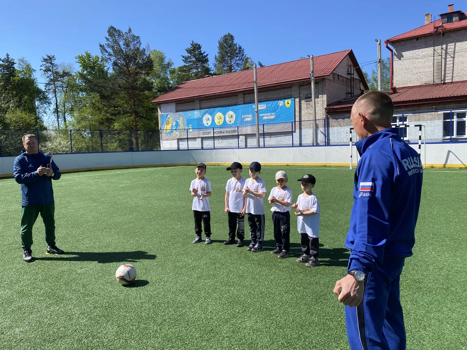 ⚽27 мая состоялся чемпионат района по мини-футболу. Наша команда состязалась с достойны...