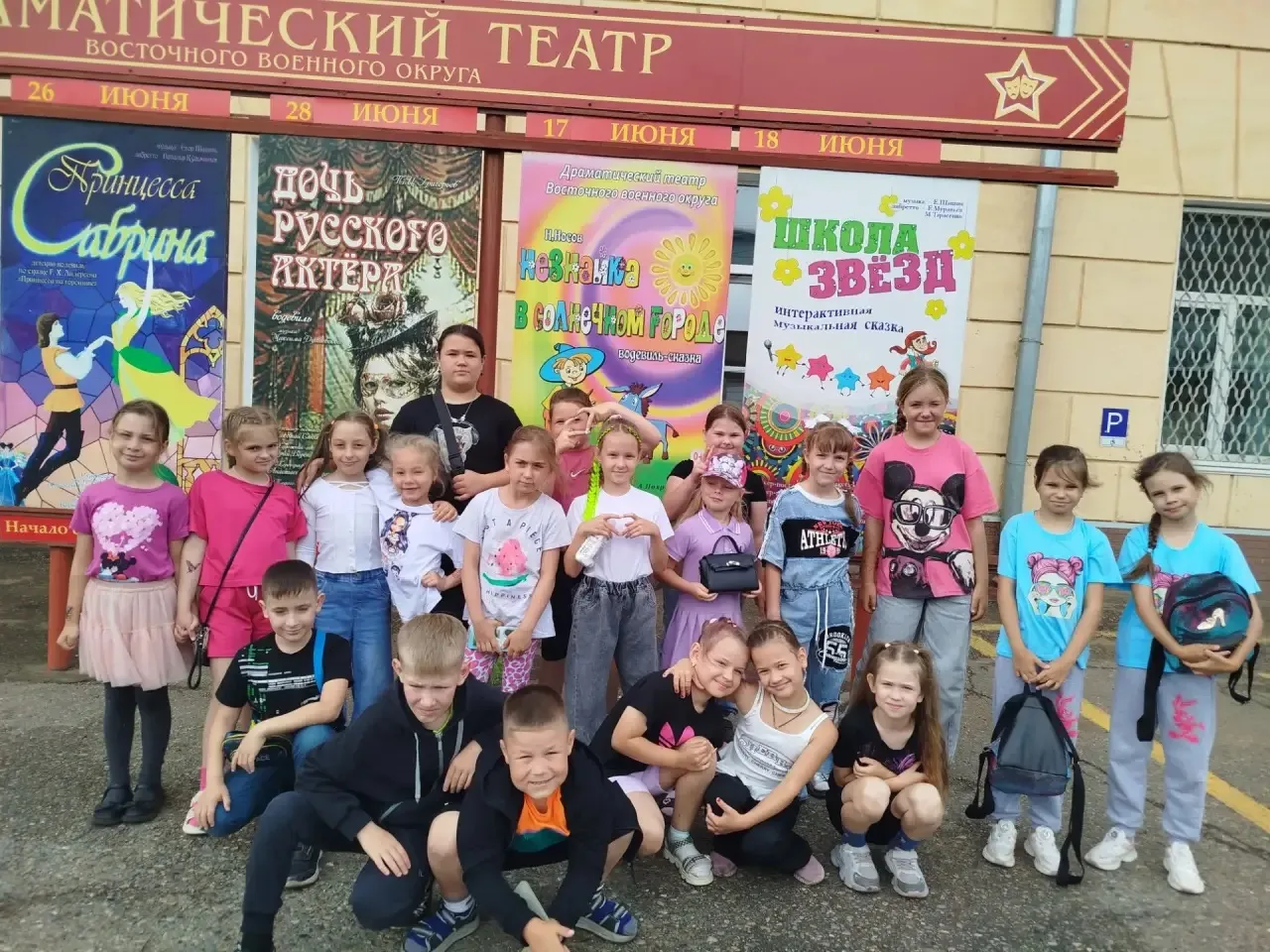 Сегодня наши воспитанники погрузились в мир сказки и приключений!

Мы с удовольствием посетили  теат