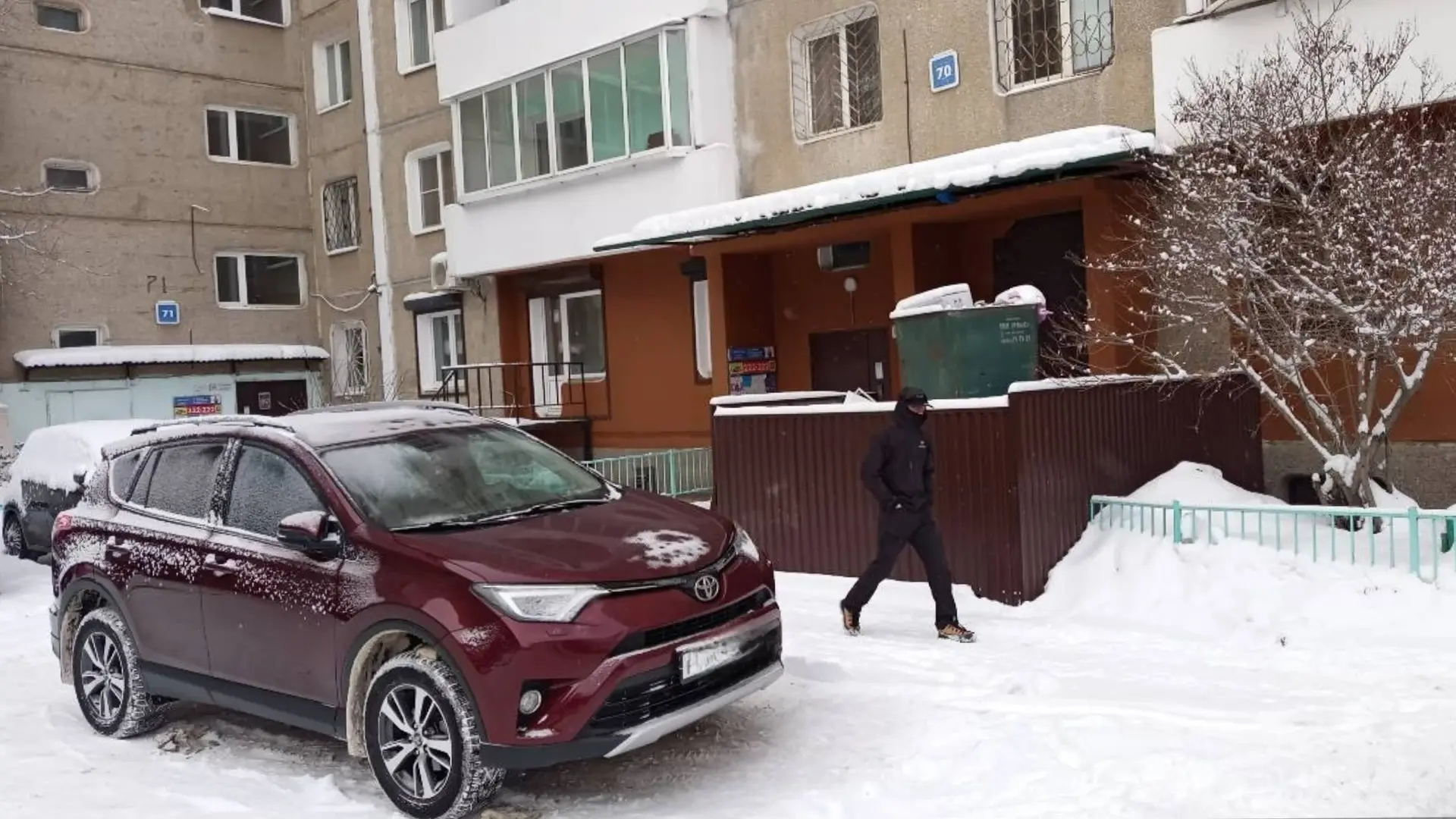 Парковка у мусорных контейнеров может обойтись очень дорого.  Если ваш автомобиль перекрыл проезд му