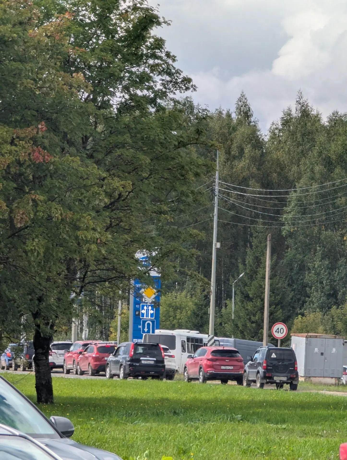 Небывалый случай, очередь на Опти за бензином за 135 рублей.  Что то случилось?