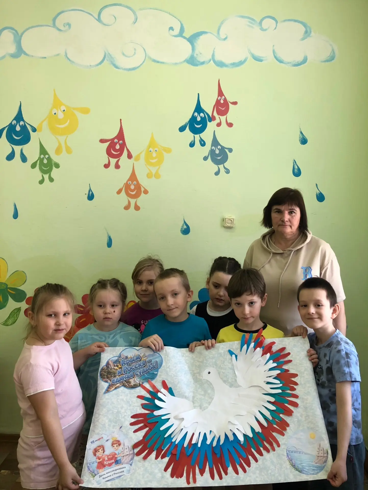 🇷🇺Ура! Вернулся снова Крым в Россию, 
И Севастополь снова теперь наш. 
Россия показала свою силу, 