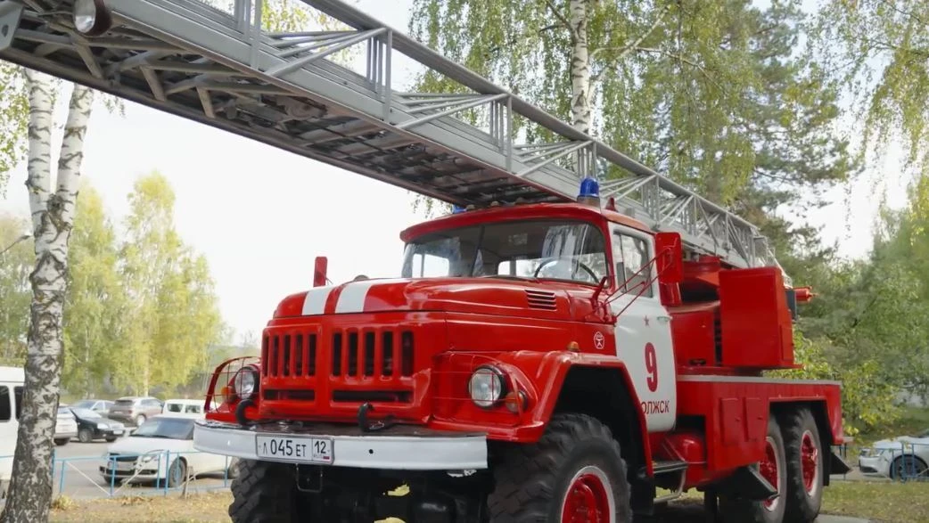 Памятник пожарной автоцистерне ЗИЛ-131 установили в Волжске
