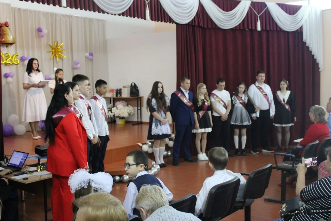📢 Сегодня в нашей школе — Последний звонок.

Для выпускников это особенный день: позади остались ур