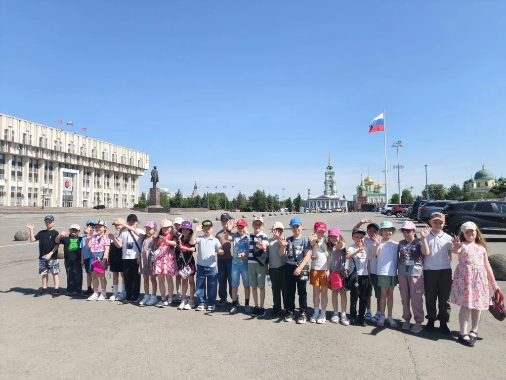 🎭 Сегодня учащиеся первых классов нашего Центра отправились в увлекательное путешествие в мир театра