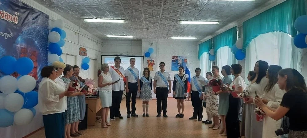 2️⃣6️⃣ мая 2026 года в нашей школе 🏫прошёл последний звонок для выпускников 9Б класса. Это важное и