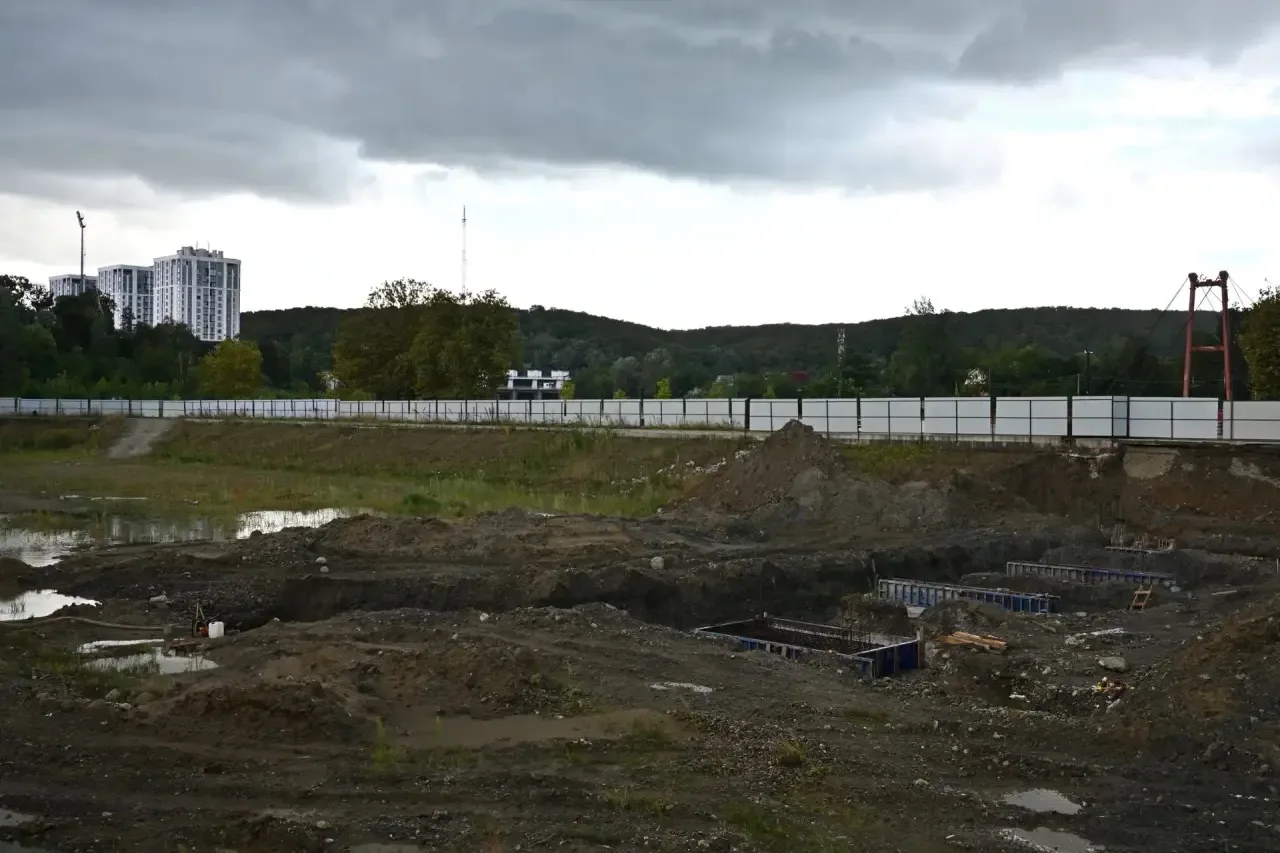 Продолжаем реконструкцию бассейна в городском парке Майкопа.