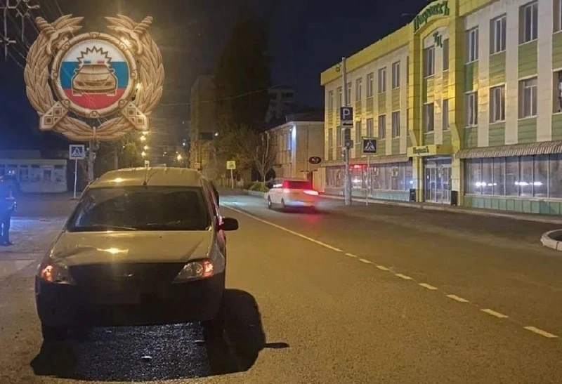 В Энгельсе водитель автомобиля Лада Ларгус сбил 16-летнего подростка. Авария произошла ...