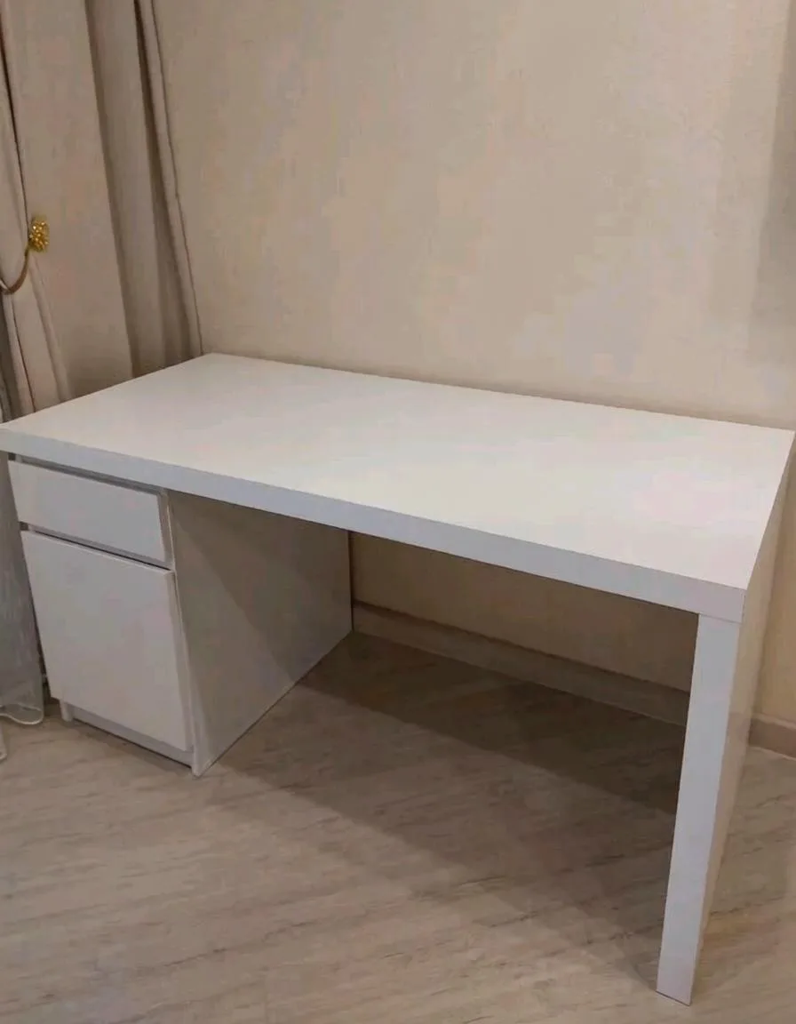 Письменный стол IKEA
