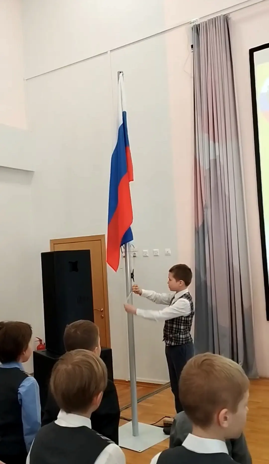 Дан старт новой учебной неделе! Вчера в актовом зале начальной школы собрались ученики 2 классов. По