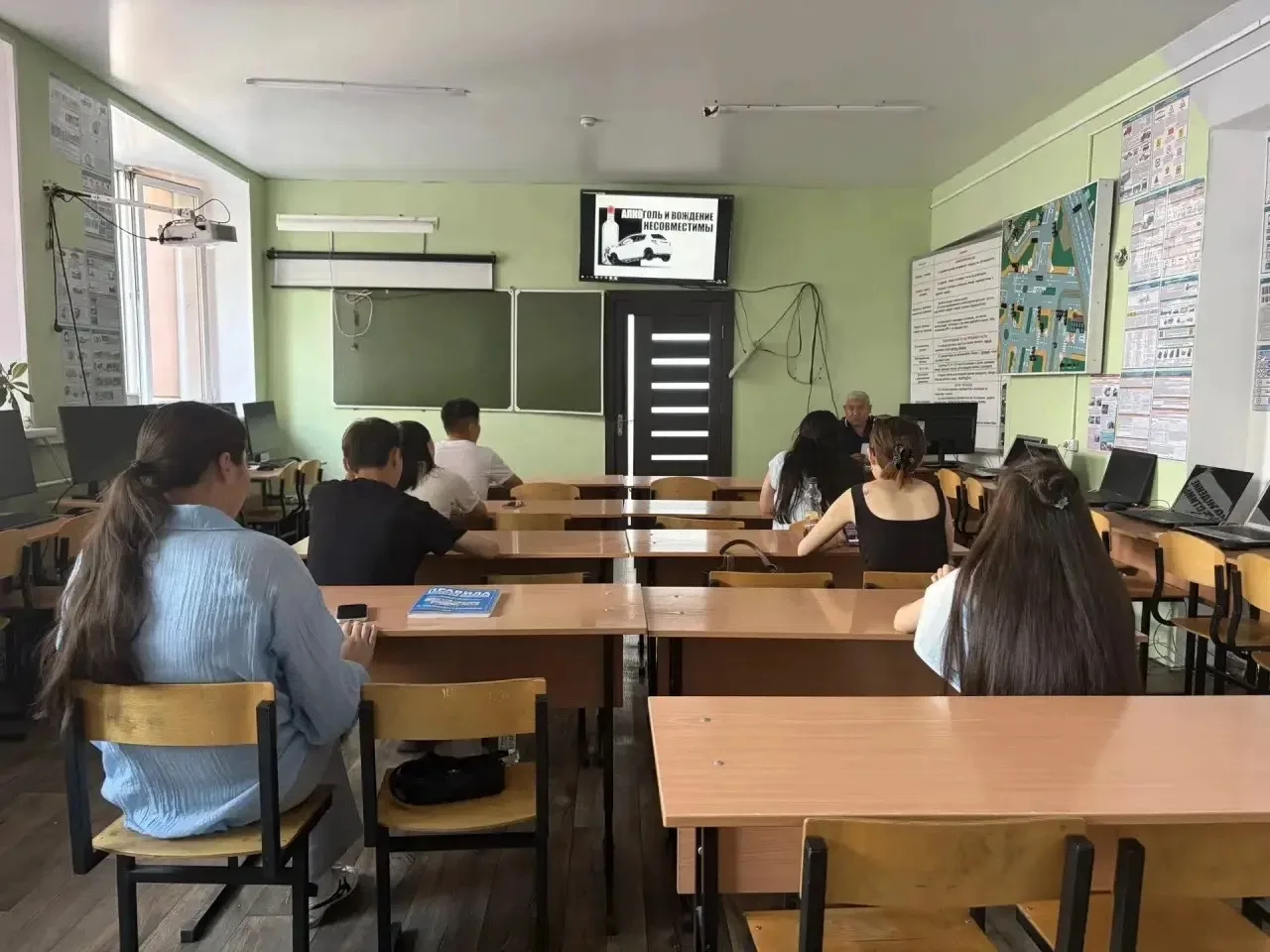 О вреде пьянства и алкоголизма за рулём📌

1 июля преподаватель по теоретической подготовке водителе