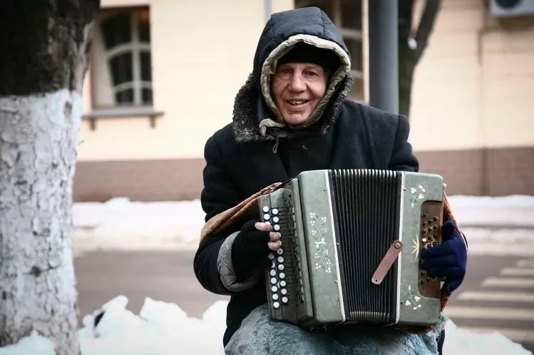 🪗 Уже давно молчит гармошка: куда пропал легендарный воронежский гармонист Василий Потапов 
 
Встре