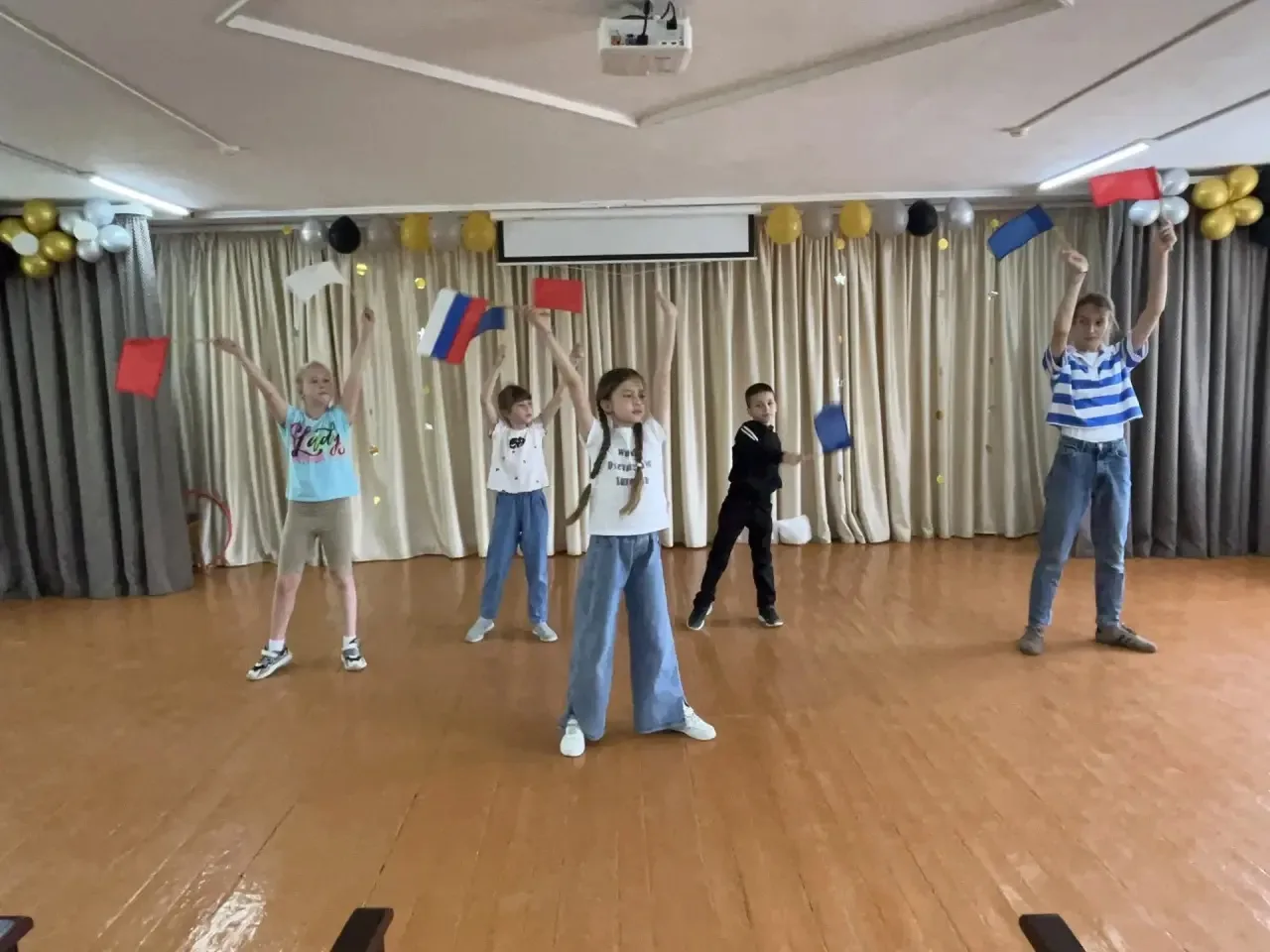 12 июня в доме творческого развития прошла познавательно- игровая программа «Россия-это мы 🇷🇺!» 
Р