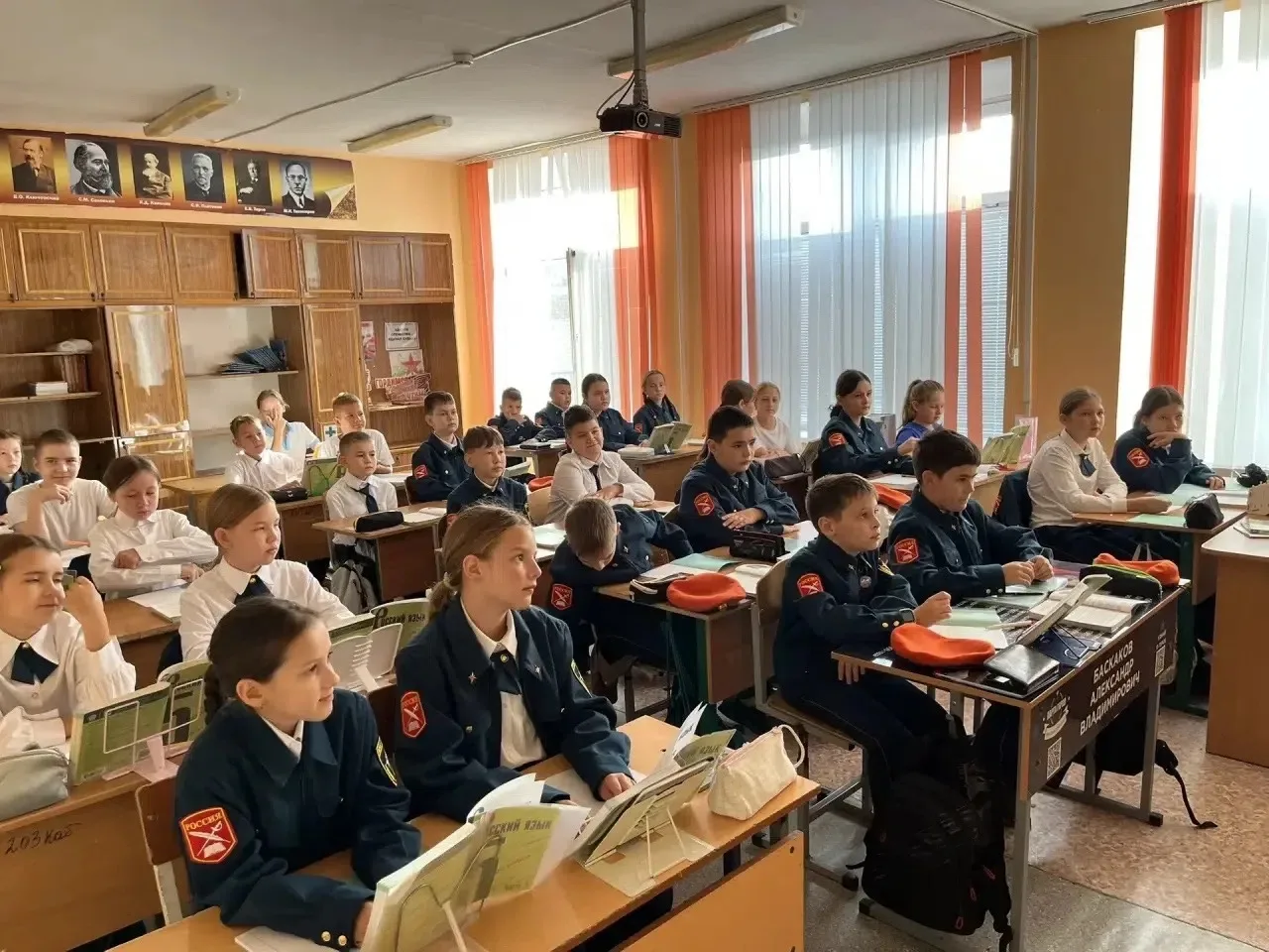 🕊️ В нашем лицее прошли познавательные беседы, посвящённые Дню солидарности в борьбе с...