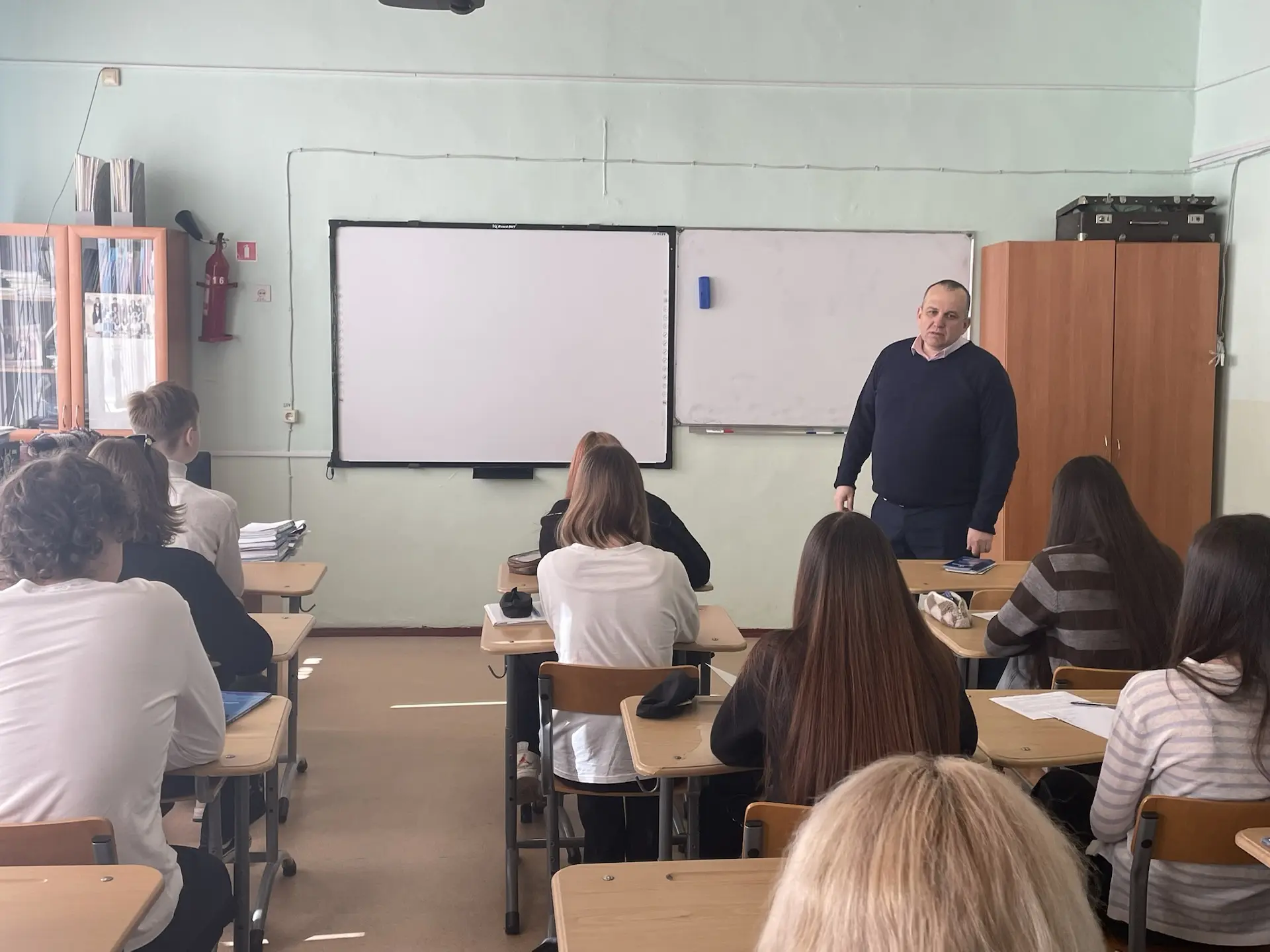 Представитель Техникума водного транспорта провел открытый урок для наших девятиклассни...