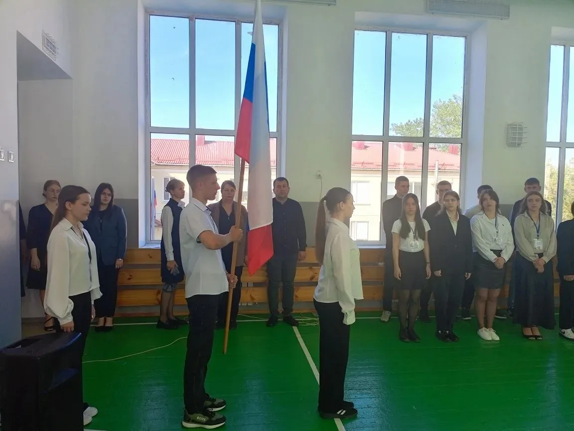 🇷🇺 Понедельник, 18 мая: торжественная линейка.