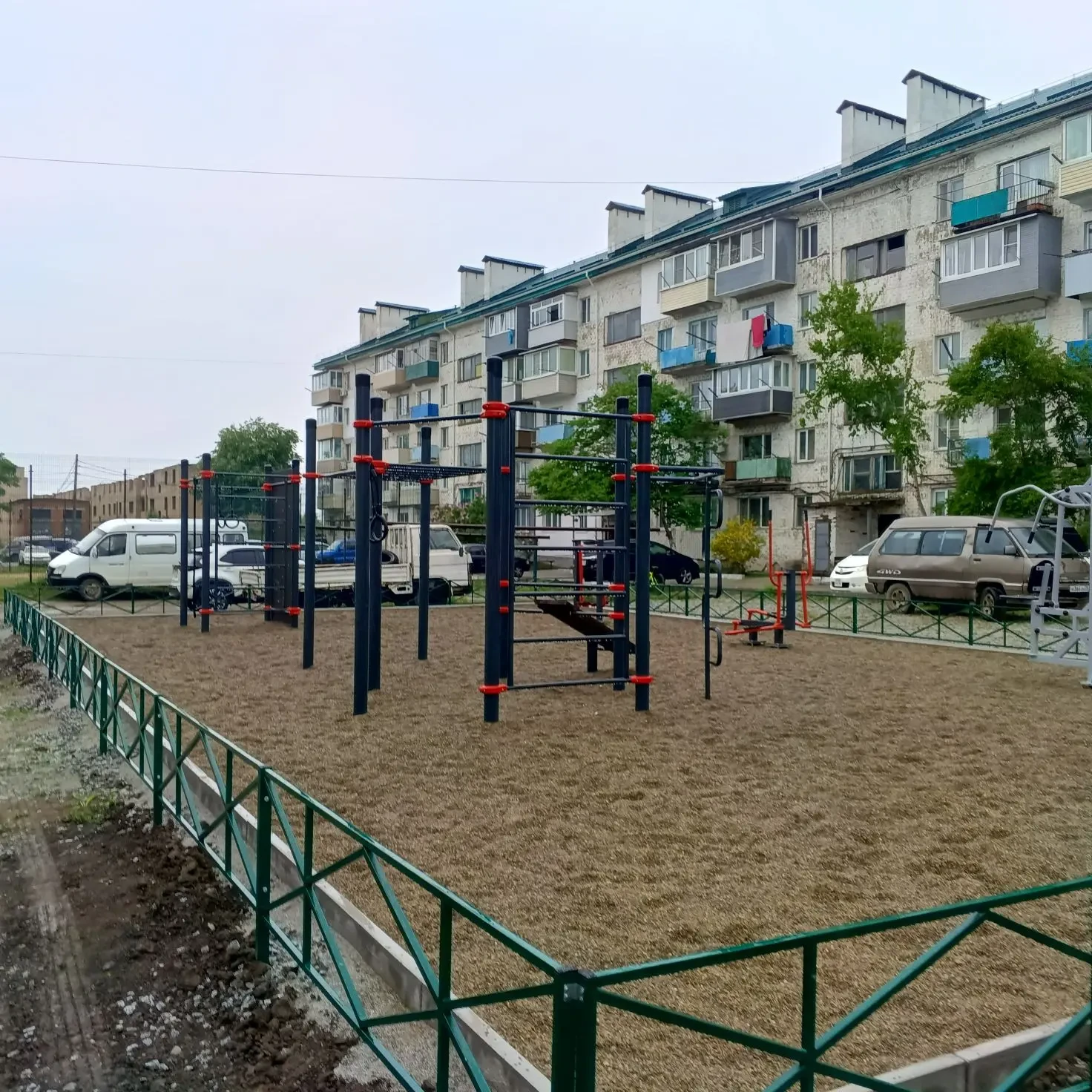 В Зарубино  завершается   обустройство новой спортивной зоны на ул. Строительной. Благодаря победе  