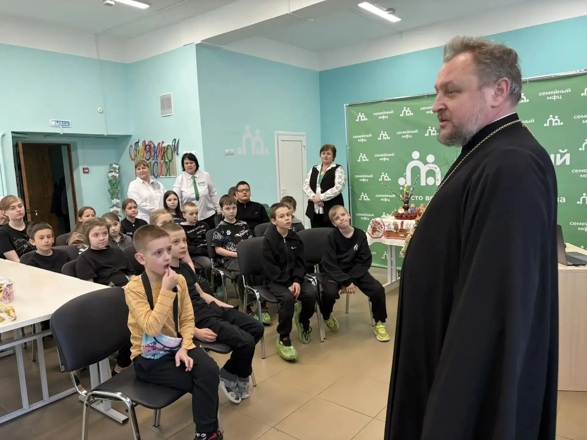 ✨Значение и традиции Пасхи ⁣ 🏡В Семейном МФЦ СОГБУ ДЦ СПСиД "Солнышко" прошла особенная встреча, пос