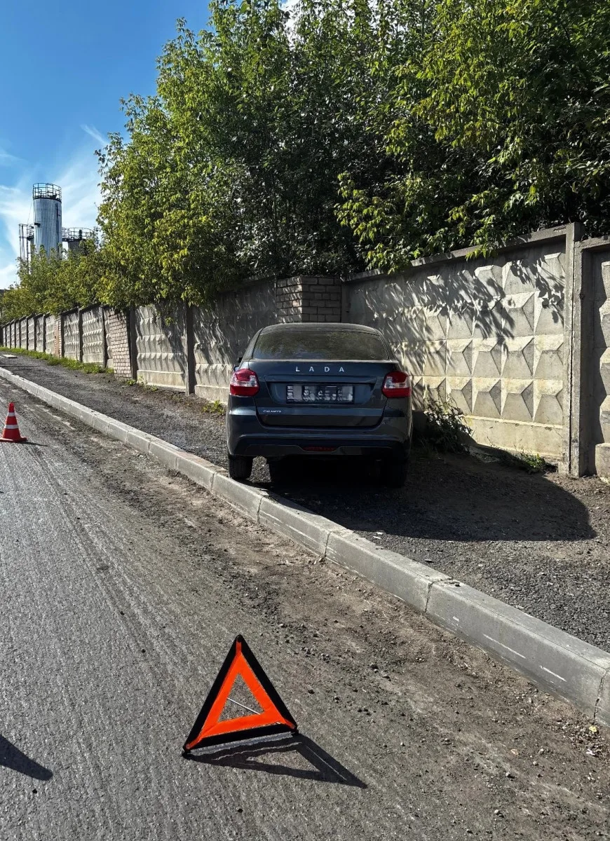 В Кирове водитель «Лады Гранты» врезался в бетонное ограждение.