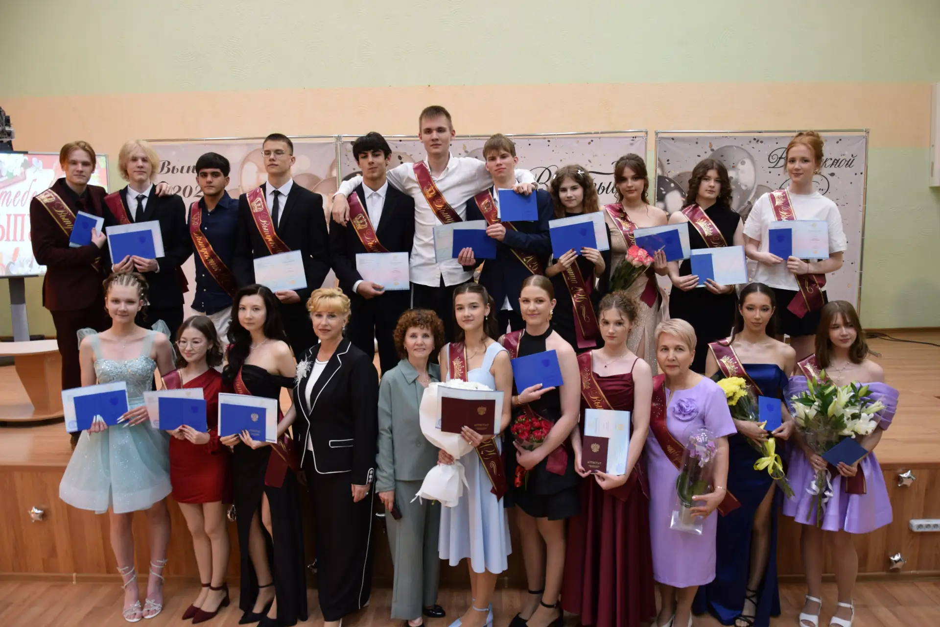 🎉В добрый путь, Выпускники!!! Школа будет скучать!!!🎉