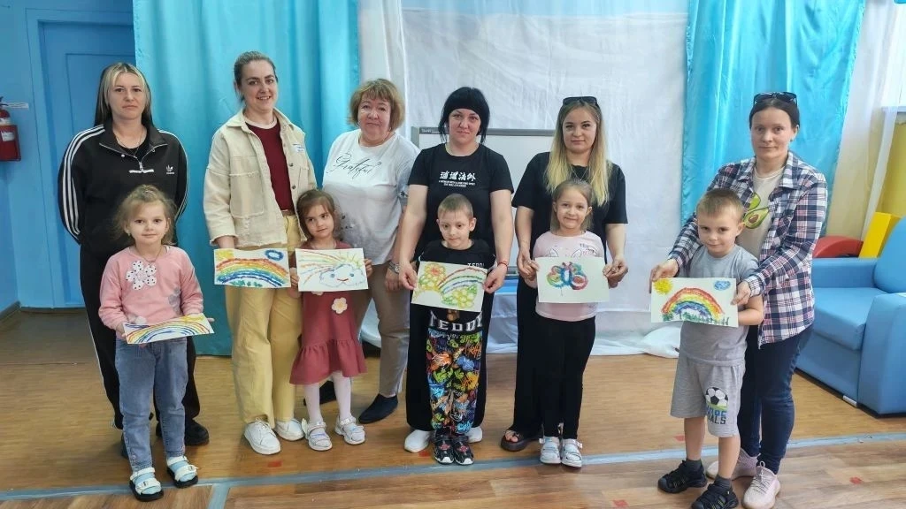 ✨️В старшей группе ко Дню защиты детей  прошел увлекательный семейный мастер-класс «Рис...