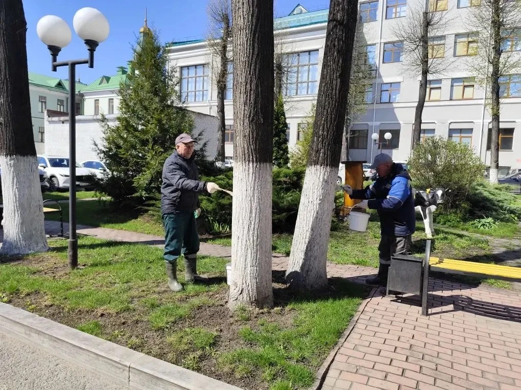 АО «УАЗ» не останавливается на достигнутом и продолжает озеленять и благоустраивать тер...