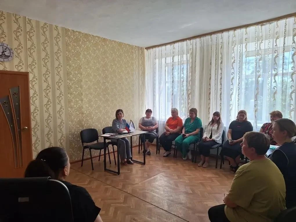 Встреча с представителями первичного отделения ВПП «Единая Россия» средней школы пгт Се...