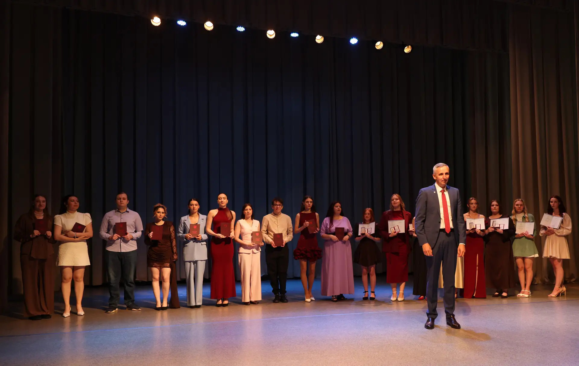 Сила в единстве 🎓

Сегодня 65 выпускников института интегративного здравоохранения Сибирского медиц