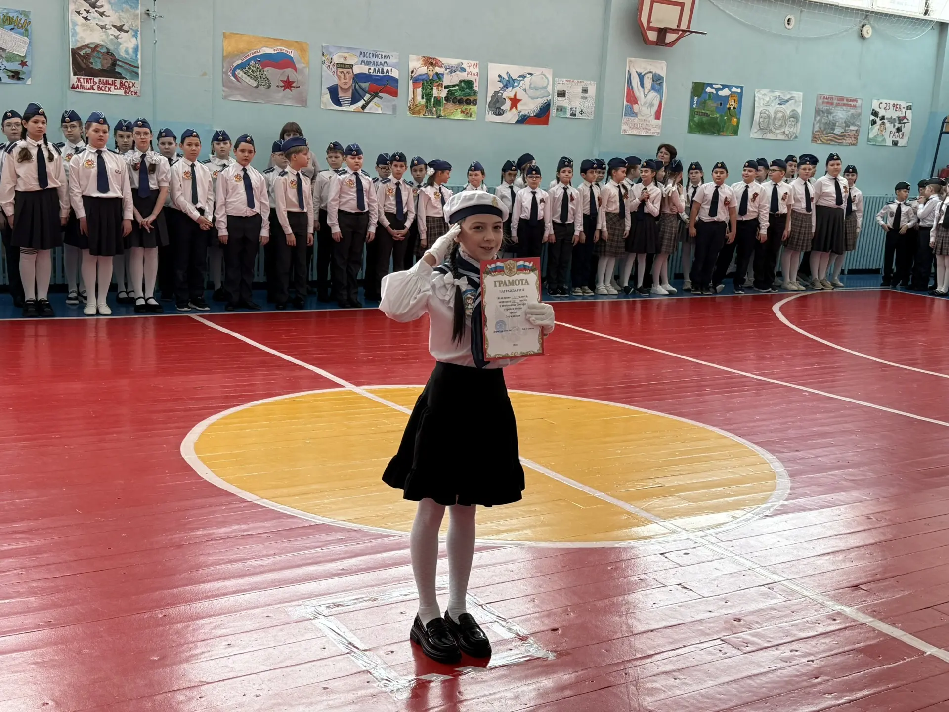 3-4 классы блестяще выступили на смотре строя и песни! Ровный строй, чистое пение и отличный командн