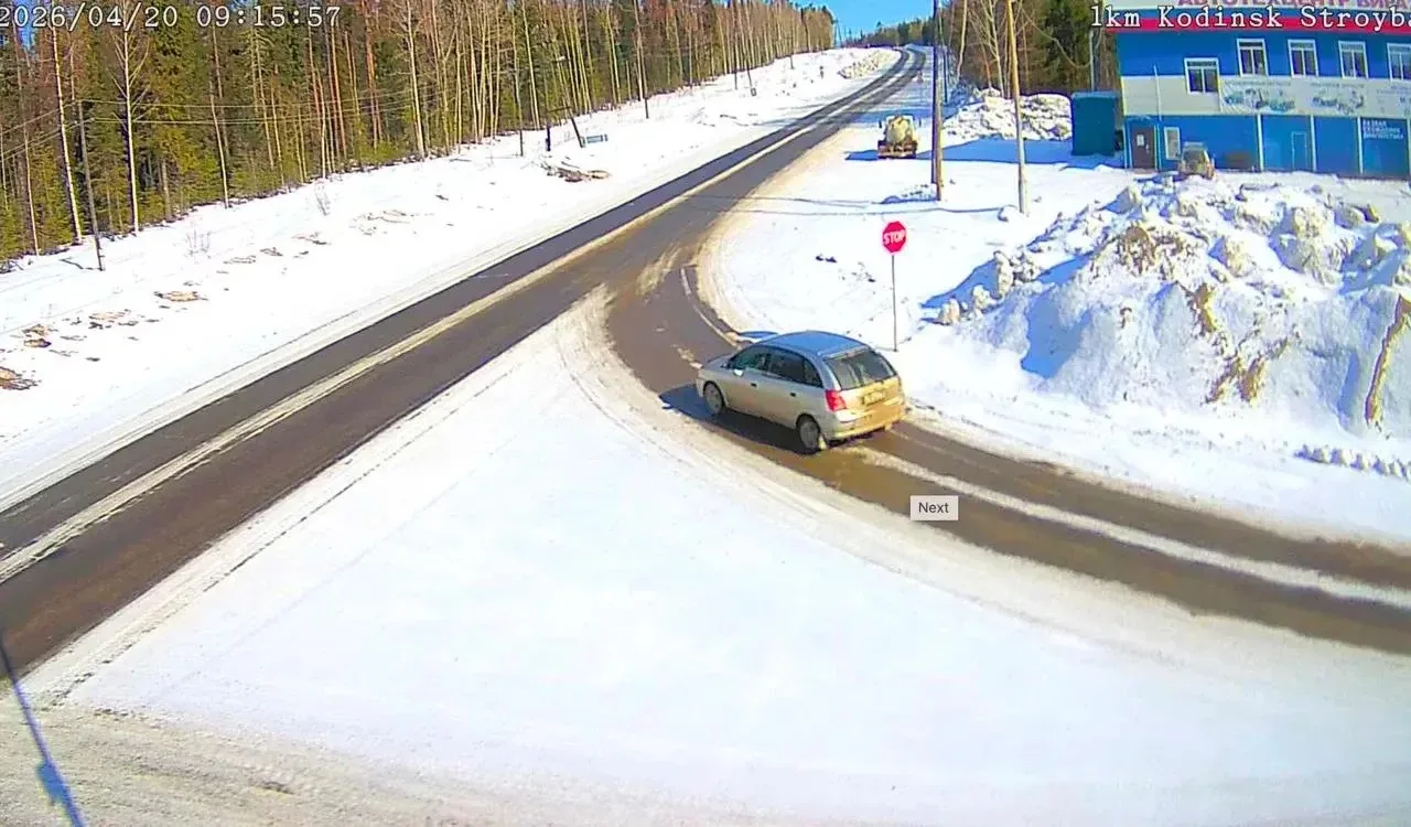 🚛 На трассе Красноярск — Ачинск грузовик вылетел в кювет через встречку. Чудом никого ...
