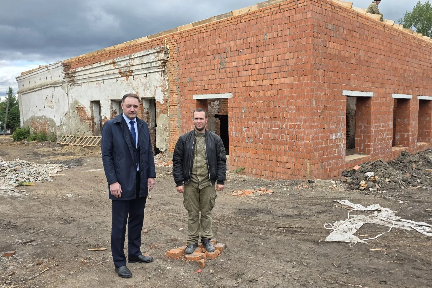 Владимир Голубев посетил объект, на котором идет ремонт в рамках программы «Регион для молодых»
 
В 