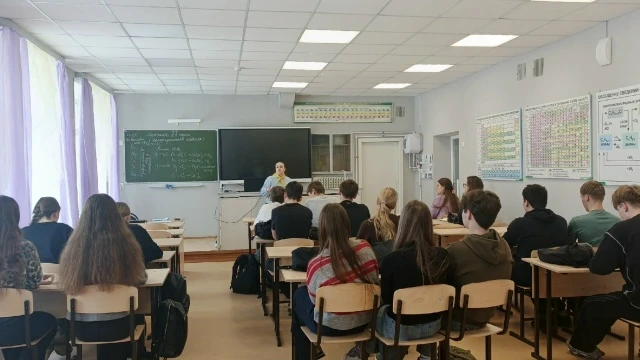 Специалисты Межрайонного комплексного центра социального обслуживания населения в Омутнинском районе