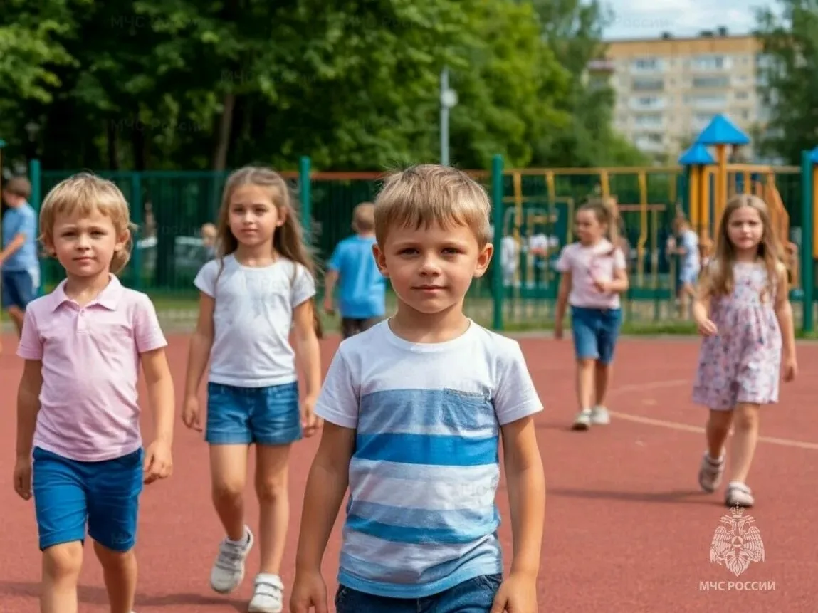 МЧС России напоминает: в период школьных каникул особое внимание — безопасности детей