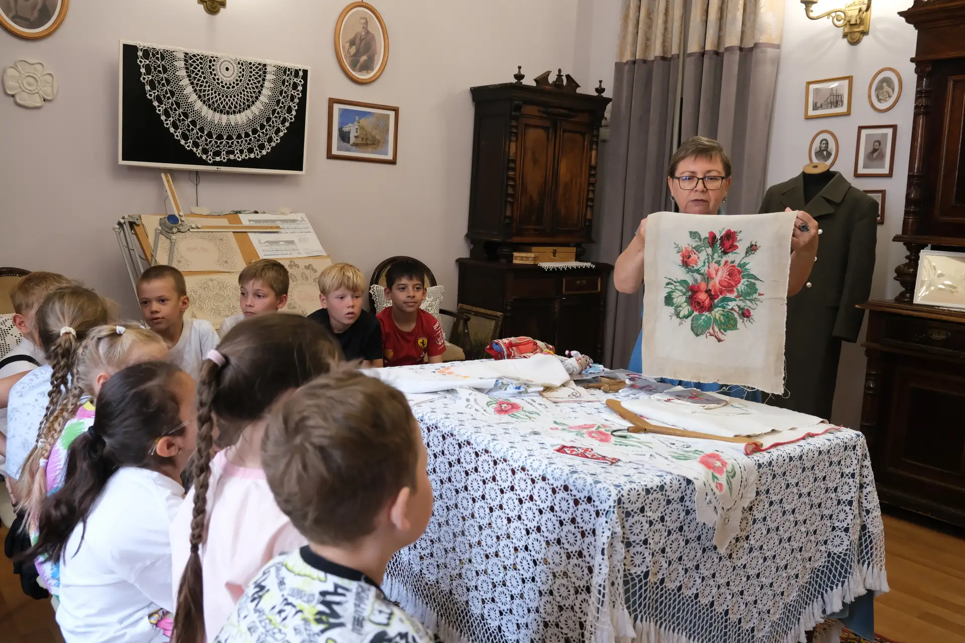 🏛✨ «Музей в комнате» встретил ребят из лагеря «Чкаловец»!

Сегодня наше арт-пространство наполнилос