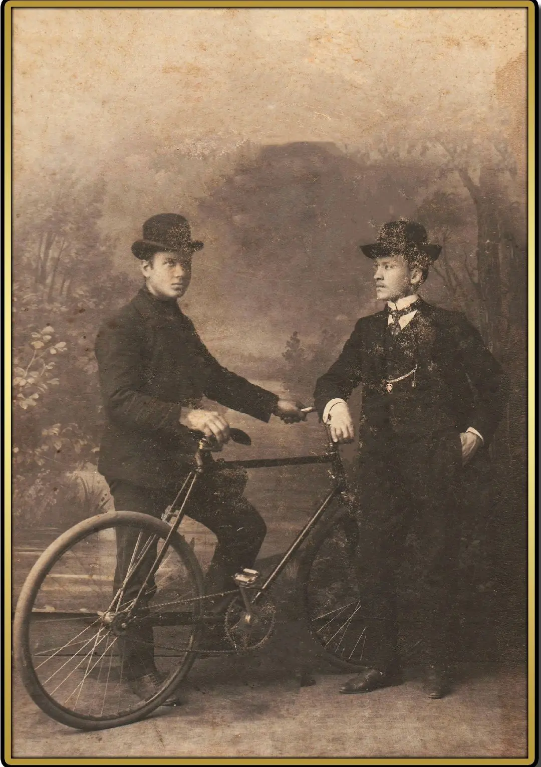 Николай Кокорин (слева) с братом Павлом. 1908 г.