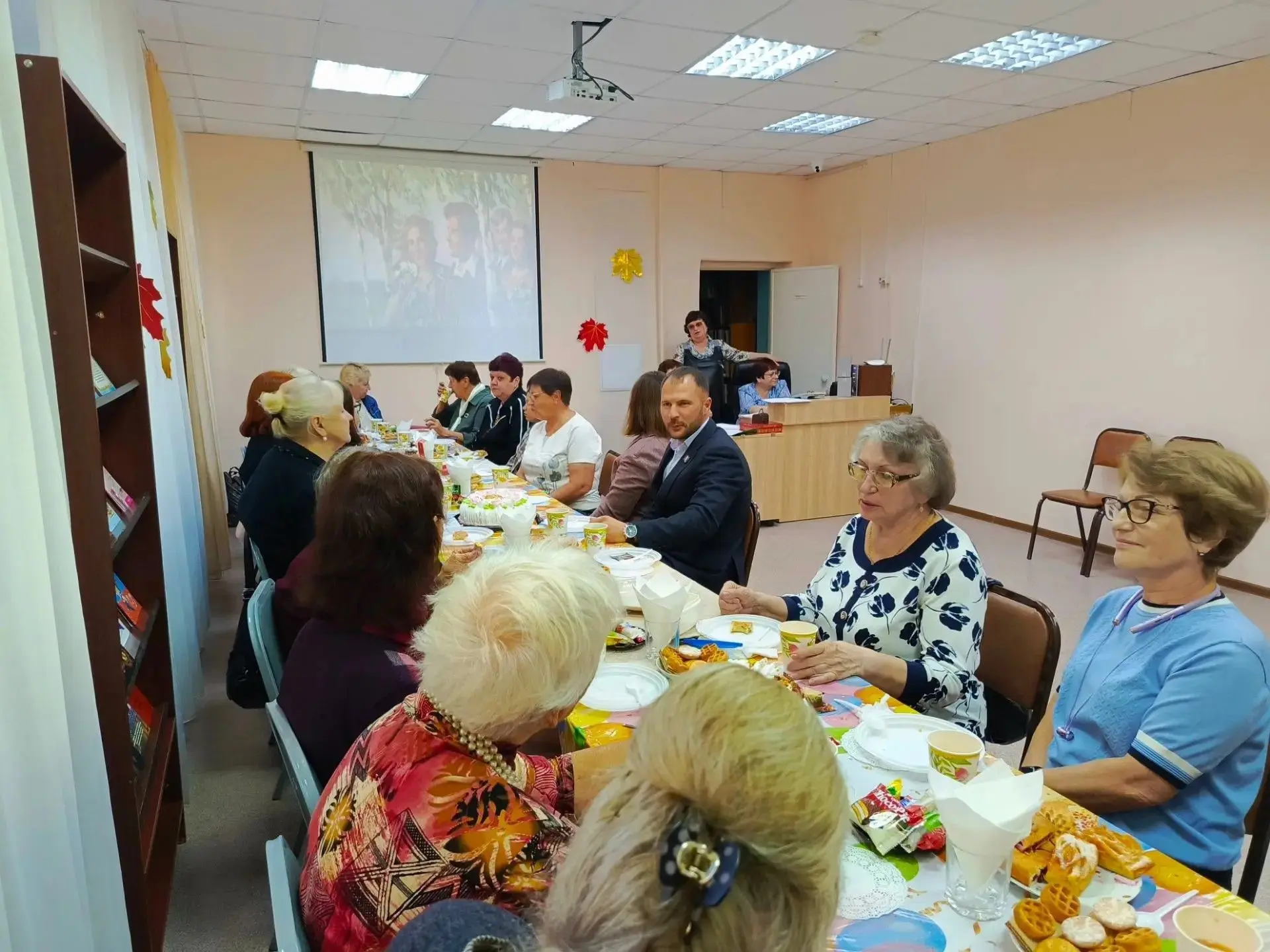 С днем пожилого человека