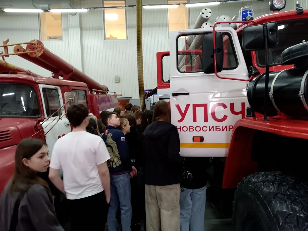 🚨 8 «В» на экскурсии в Учебной пожарно‑спасательной части! 🚒  18.02.26 ученики 8»В» класса вместе с 