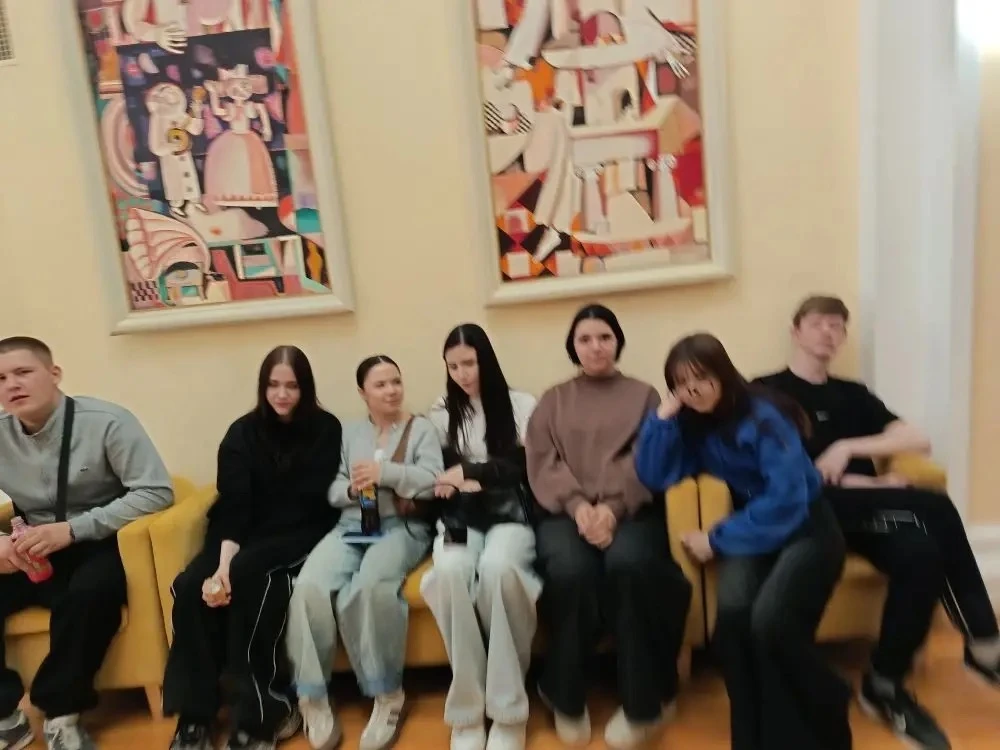 🎭17 апреля учащиеся 9Е класса (2 корпус) под руководством Васильевой Е.М. побывали в Ульяновском теа