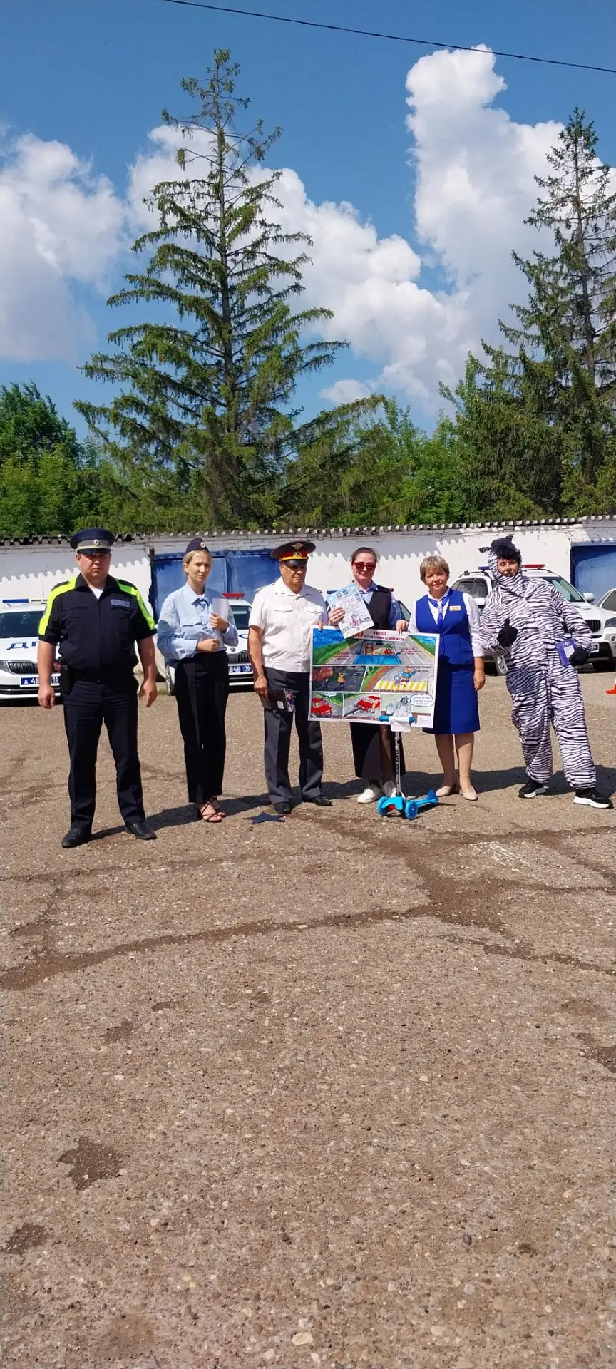 Поздравляем семью Голубевых, занявших 2 место в муниципальном конкурсе семейных плакатов "Безопаснос