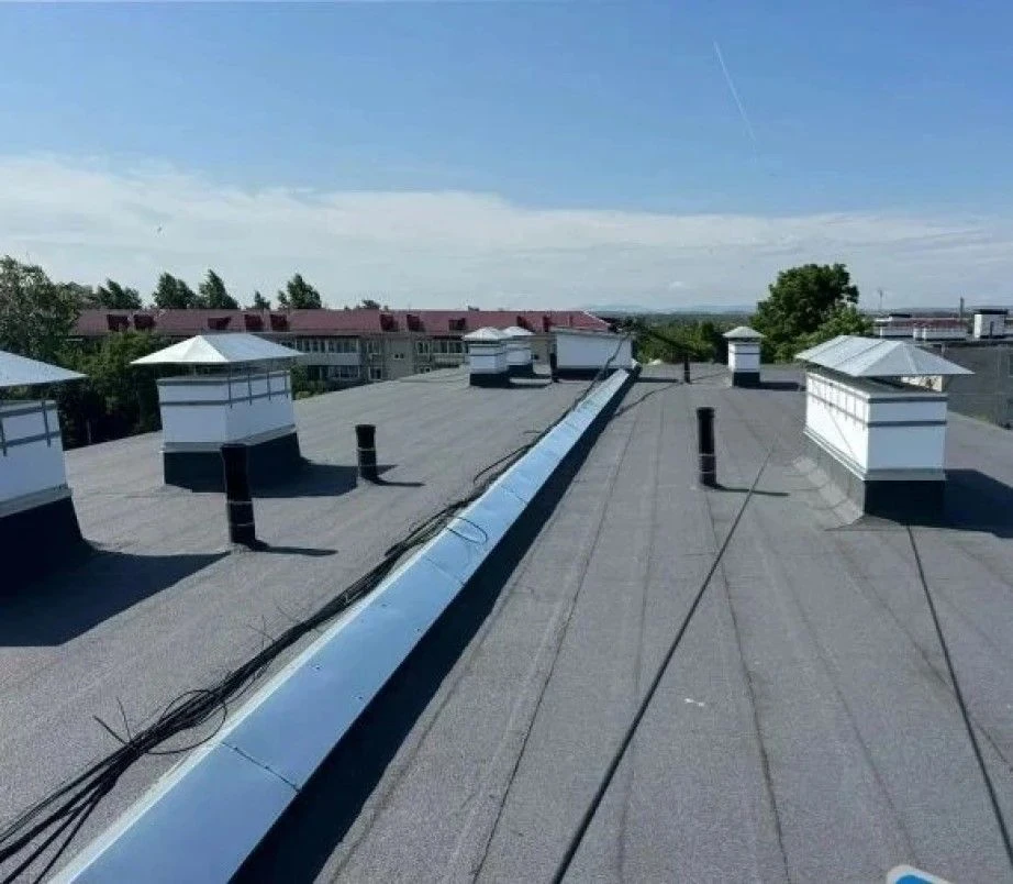 🏢 Уже 19 кровель многоквартирных домов капитально отремонтировали в Хабаровском крае