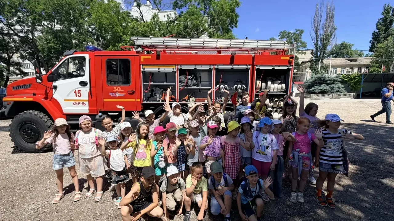 🚒 Сегодня наши ученики посетили экскурсию в МЧС! 🚒  
Ребята увидели современную технику, узнали о 
