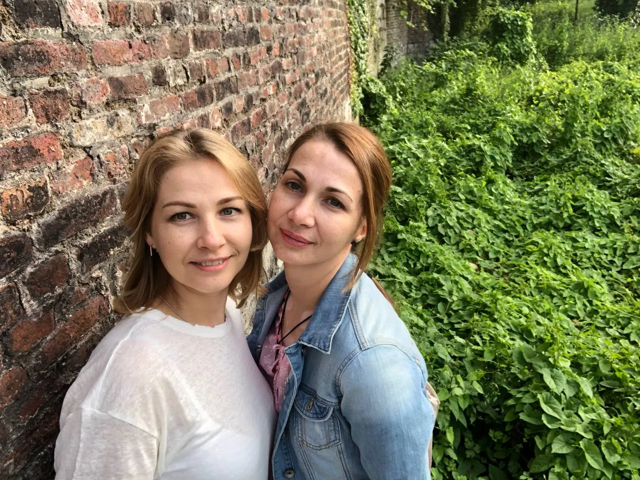 Сегодня день рождения у близкого для меня человечка - моей сестры.