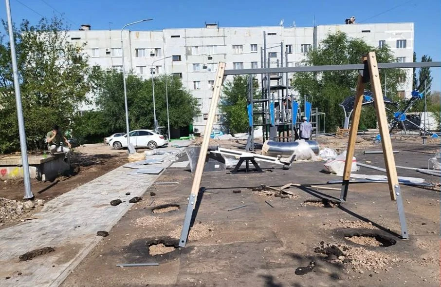 В Новом Свете продолжают обустраивать детскую научную площадку "Космос"