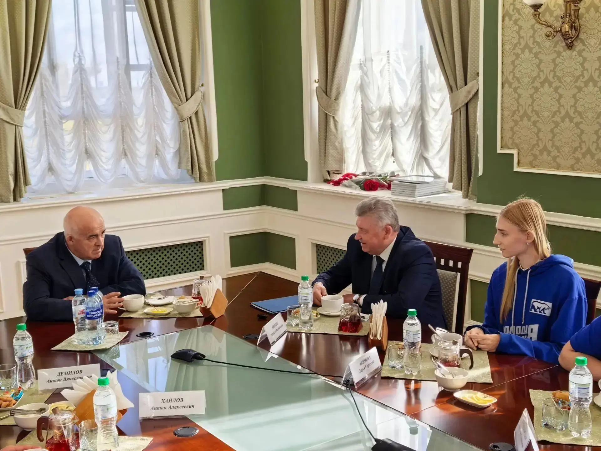 Секретарь Костромского регионального отделения «Единой России» Алексей Анохин принял уч...