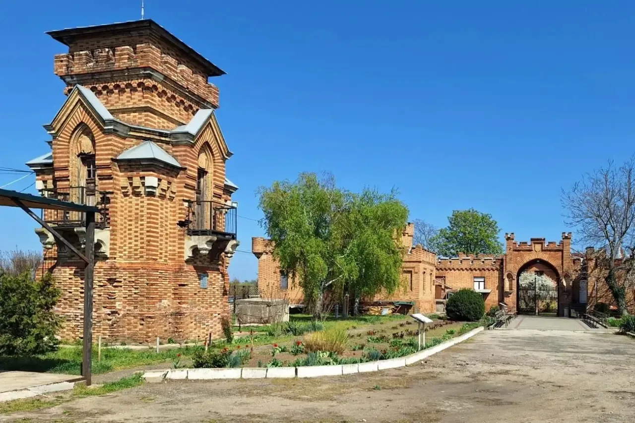 🏛️ Правильный ответ - усадьба Василия Степановича Попова находится в городе Васильевка...