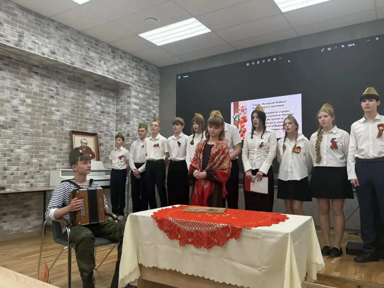⭐️ Цикл школьных мероприятий ко Дню Великой Победы продолжается!   Вчера в нашей гимназии прошёл кон