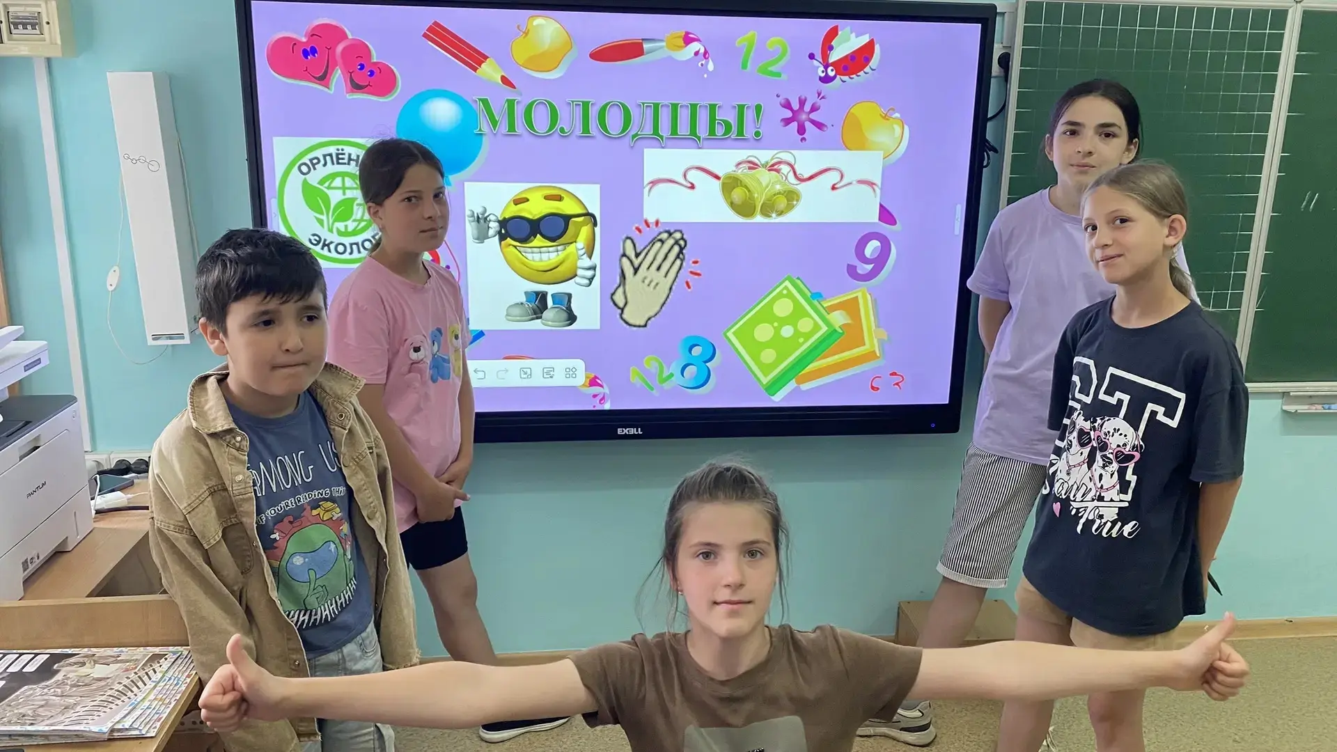 Накануне Дня России в школьном лагере «Достлукъ» (на базе МБОУ «СОШ №3 с крымскотатарск...