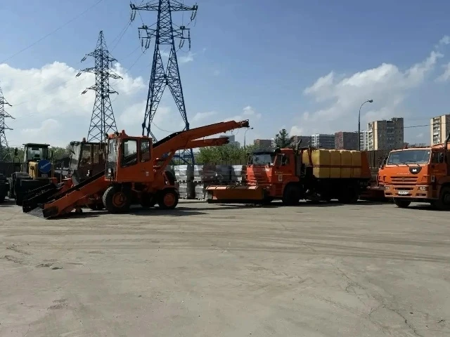 Москва передаст Вологодской области еще 30 единиц коммунальной техники