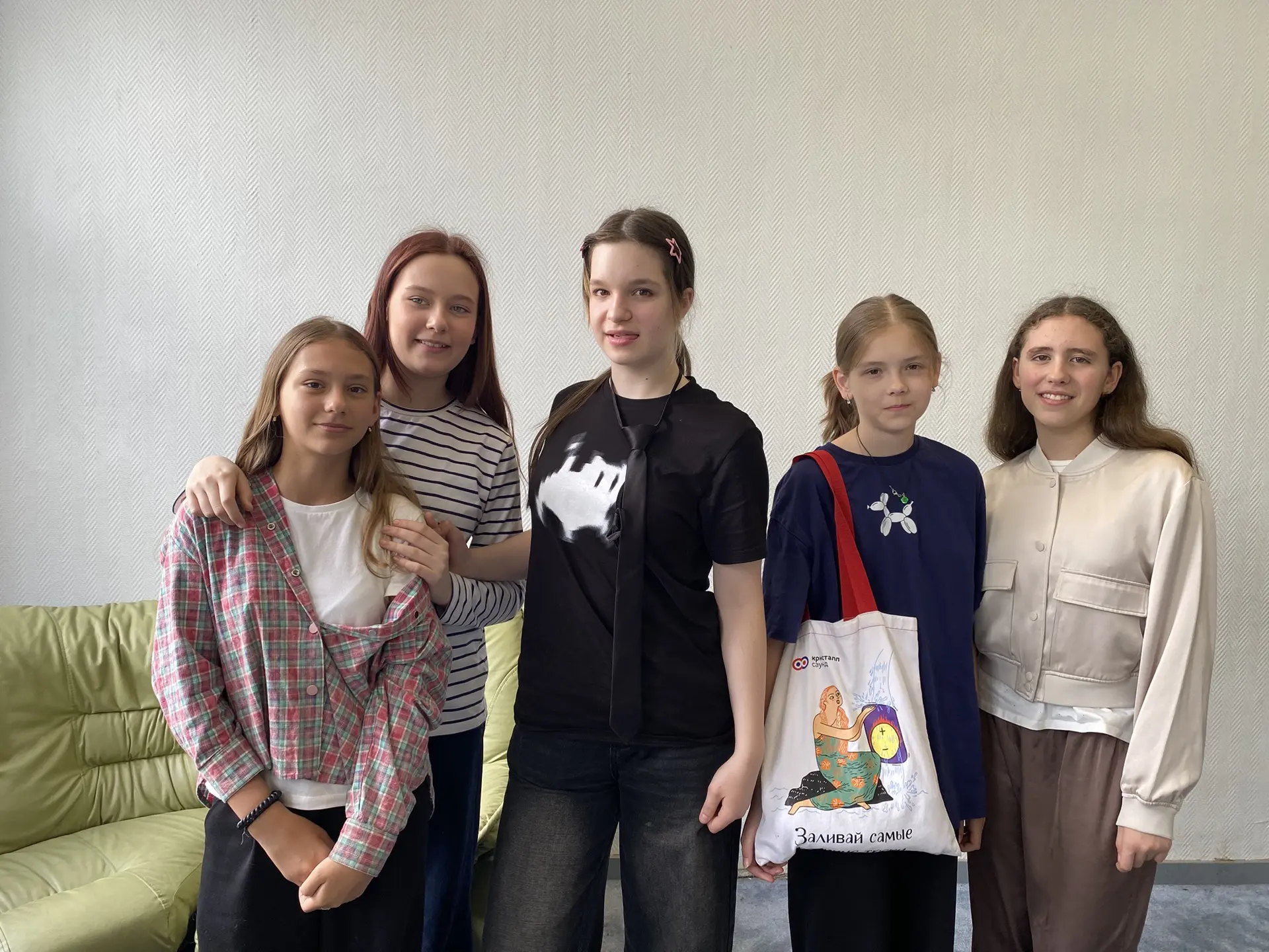 ☀️Завершили этот учебный год ярко  В последний учебный день ребята и учителя пришли в одежде ярких ц
