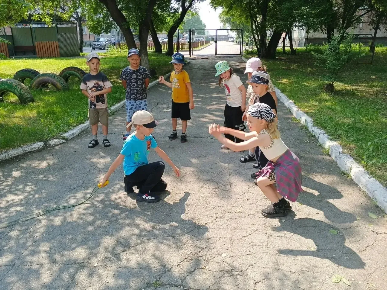В рамках недели "Мы быстрые и ловкие" прошёл  День мяча, скакалки и обруча!🥎⚾️⚽️