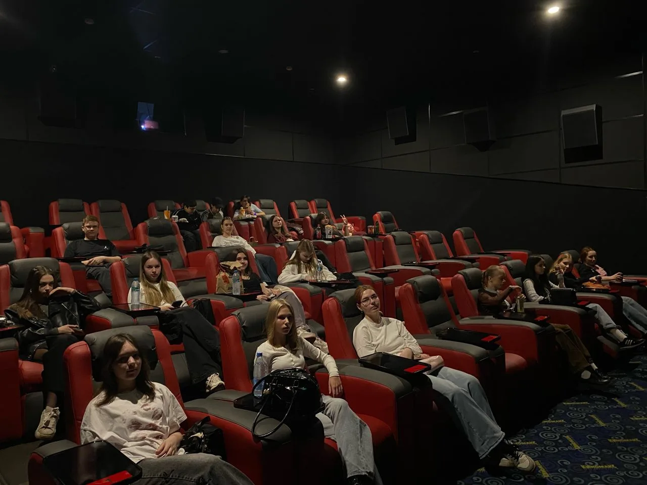 «Я — свой» 🇷🇺  🎬1 апреля студенты групп КБУ251, КТД251 посетили кинотеатр и посмотрели патриотически